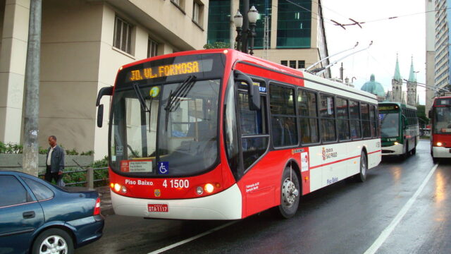1280px-Trolleybus_Low_Floor_4_1500_-_Sao_Paulo_Brazil