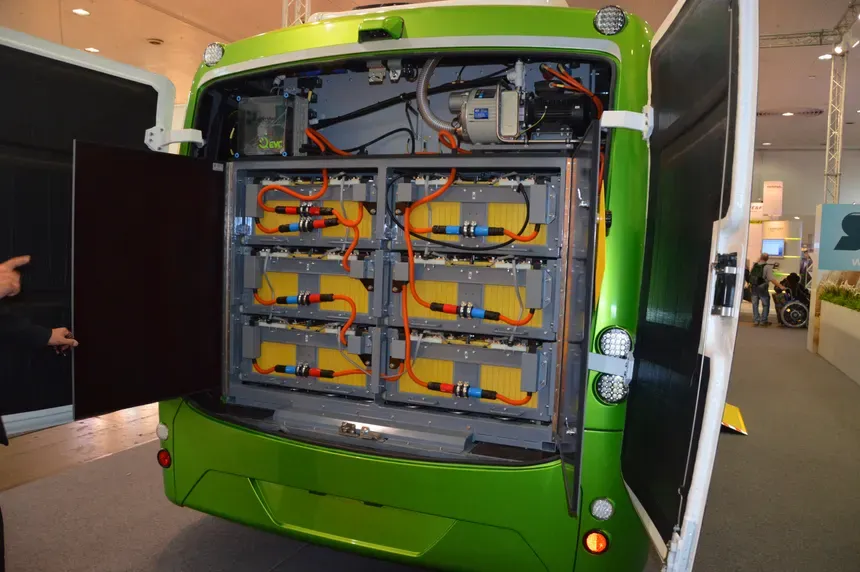 SOR_bus_EBN_11._Traction_batteries._Spielvogel_2014